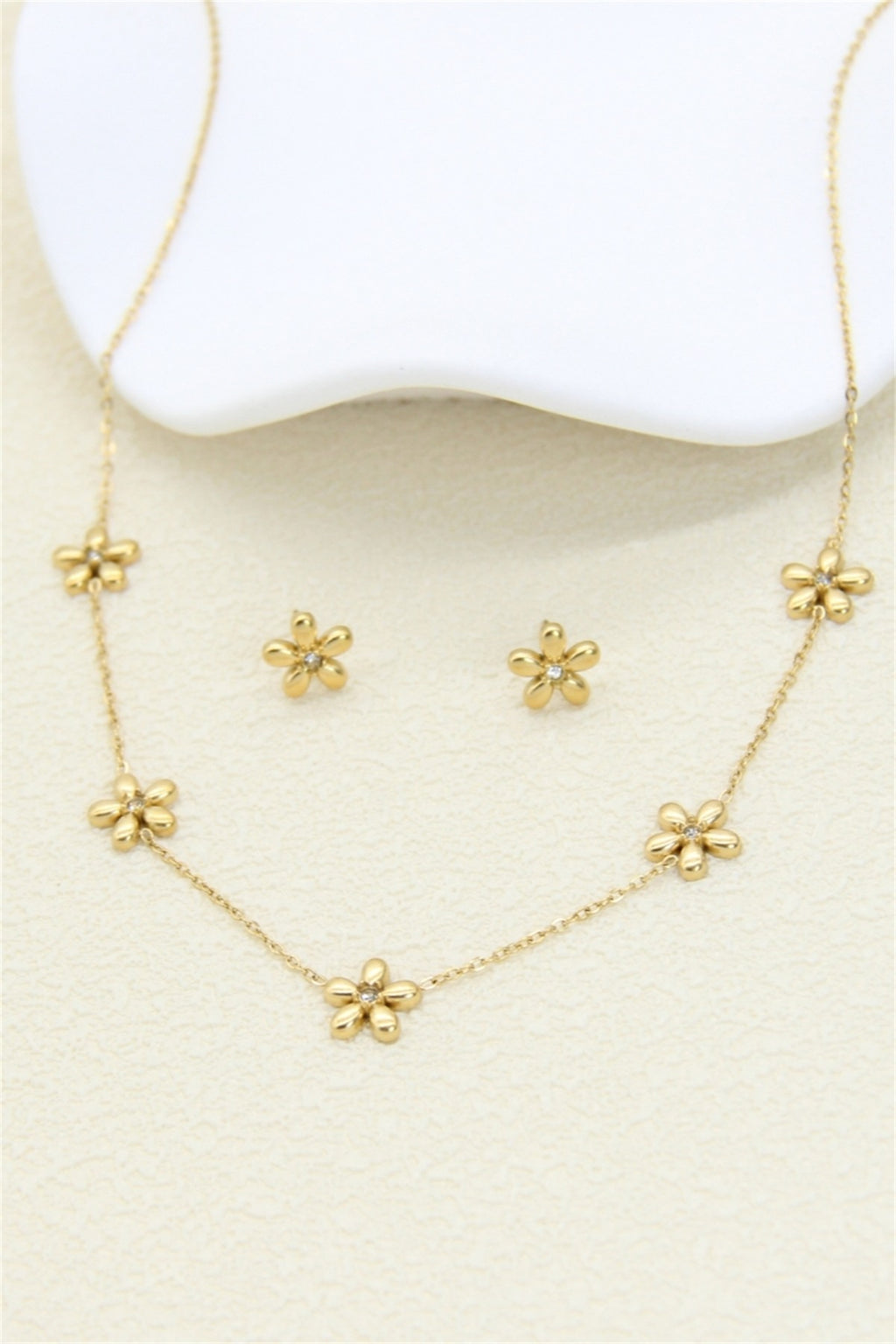 Fleur Éclat – Gouden Ketting & Oorbellen Set